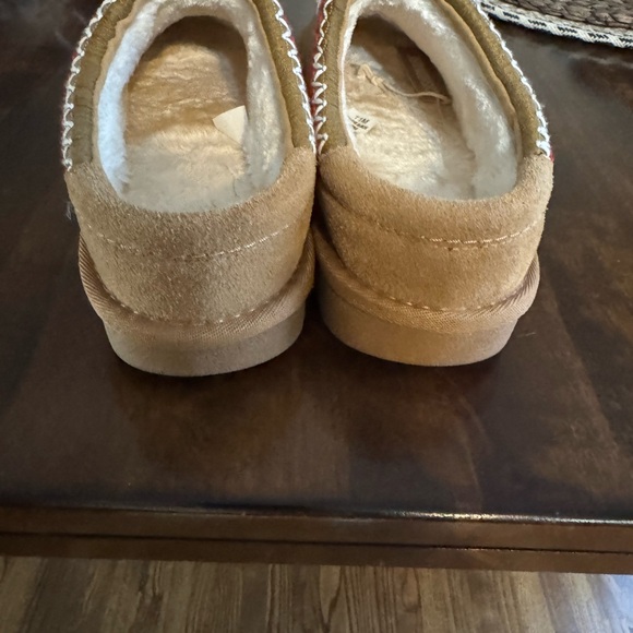 Deshomme Tan Women's Moccasins - Picture 4 of 4
